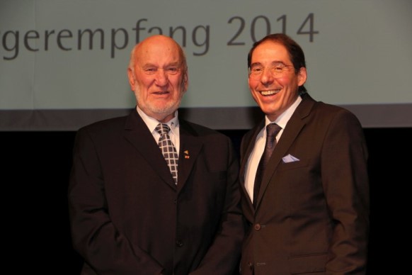 Rudolf Schäfer von der Stadt beim Bürgerempfang mit der Goldenen Ehrenamtsnadel gewürdigt - Bild: Stadt Heidenheim